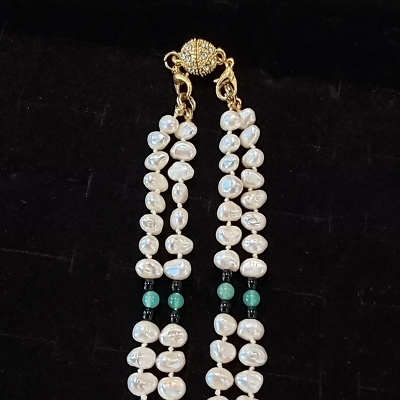 21" Double Strand, Genuine Freshwater Pearls with Real Onyx & Chrysoprase Beads - Picture 5 of 7